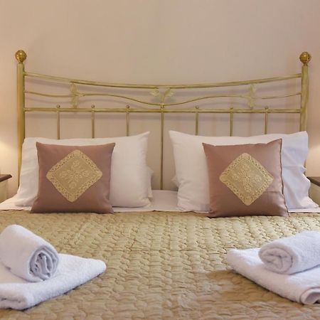 Oisyra Hotel Ermoupoli Bagian luar foto