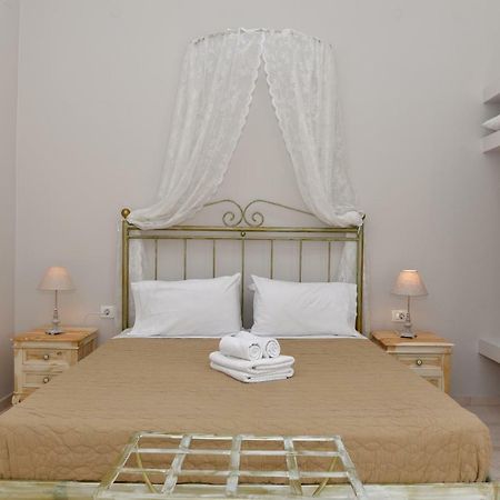 Oisyra Hotel Ermoupoli Bagian luar foto