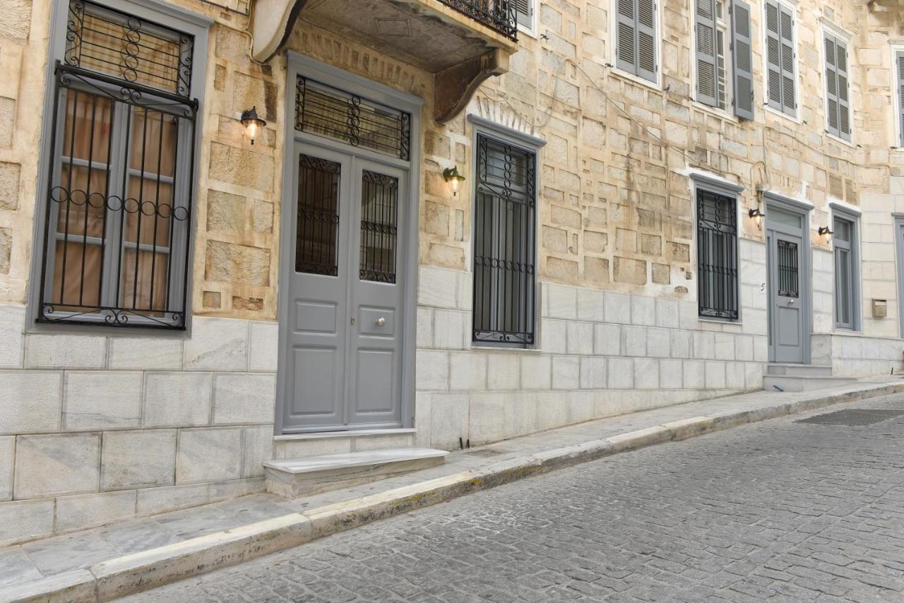 Oisyra Hotel Ermoupoli Bagian luar foto