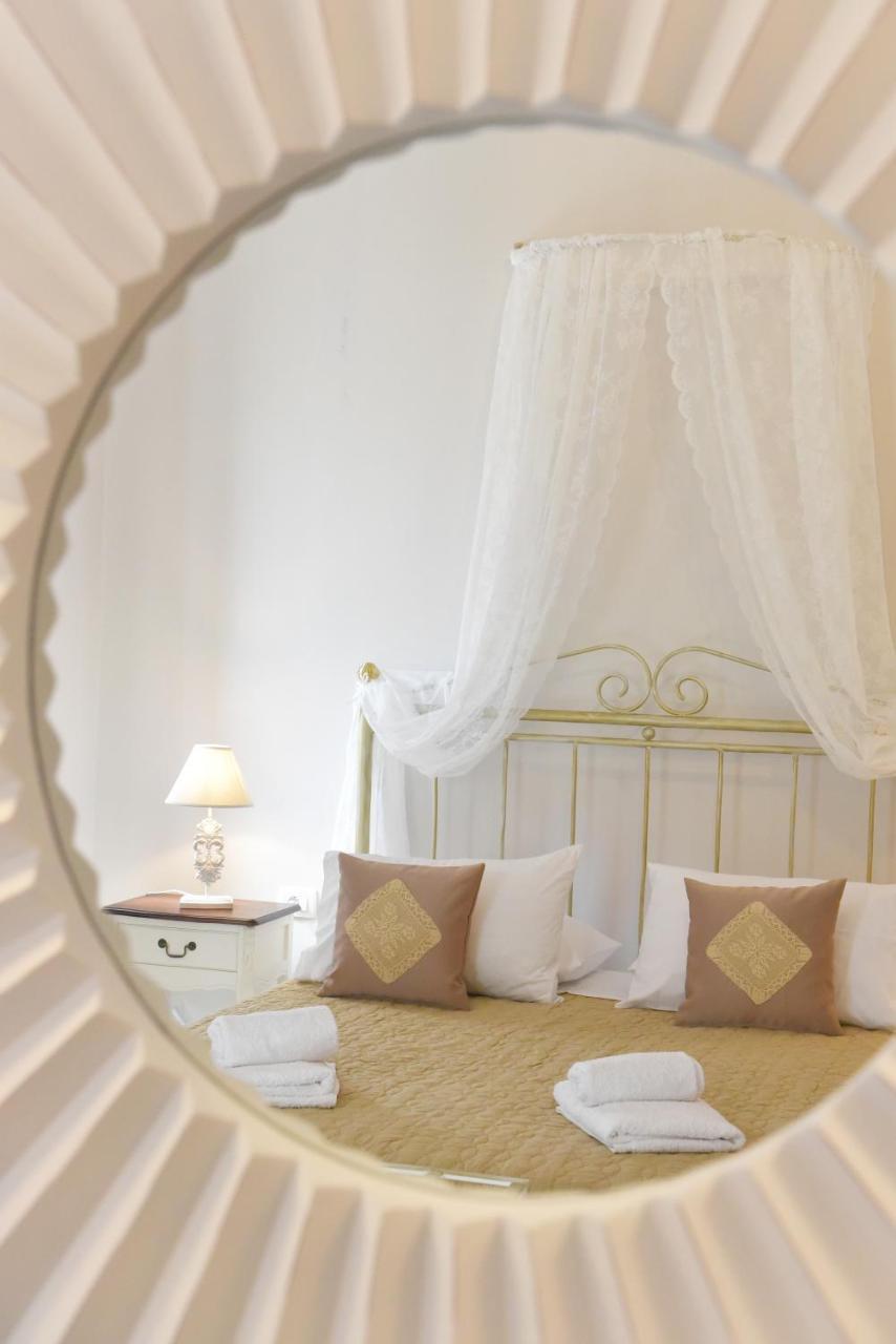 Oisyra Hotel Ermoupoli Bagian luar foto