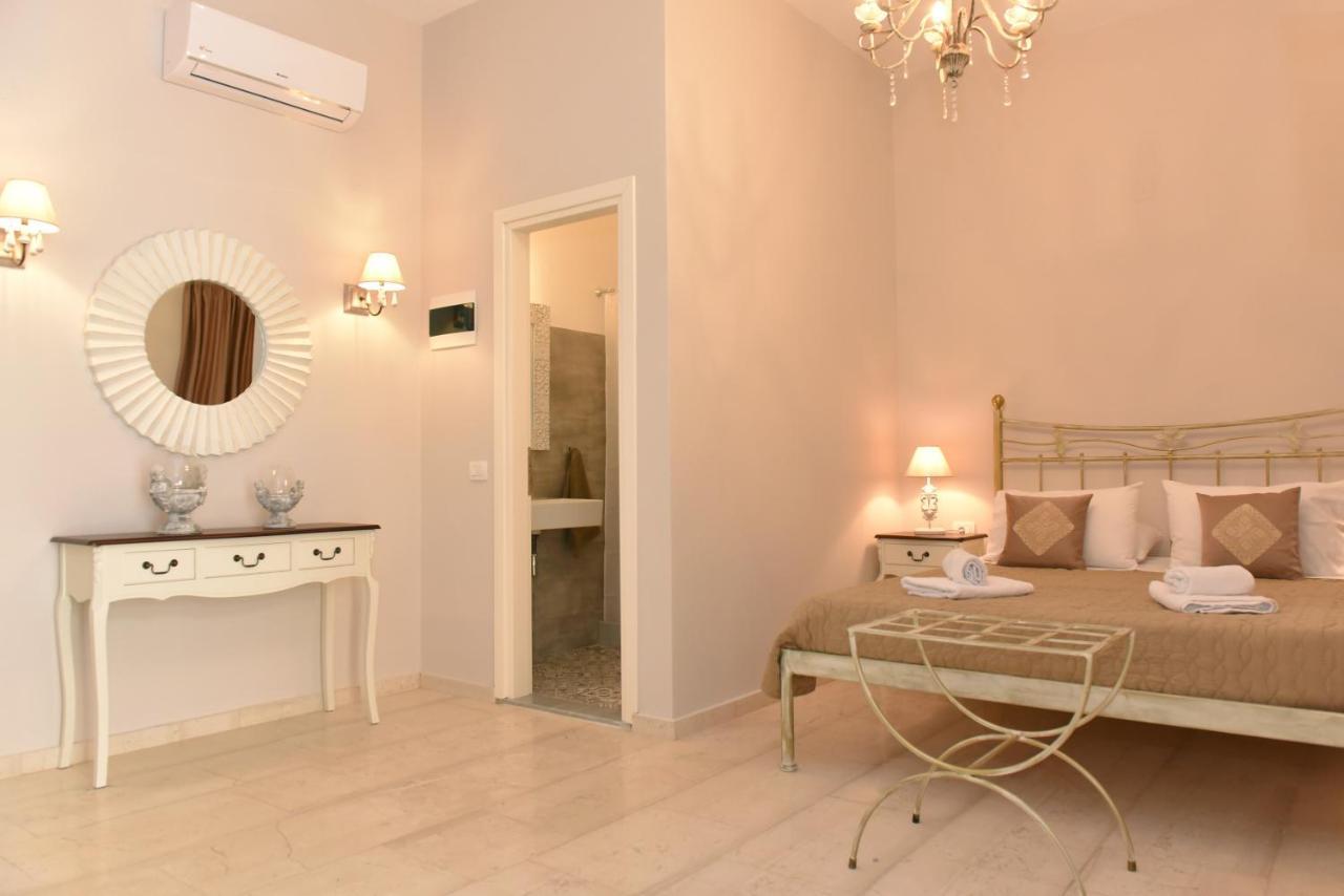 Oisyra Hotel Ermoupoli Bagian luar foto