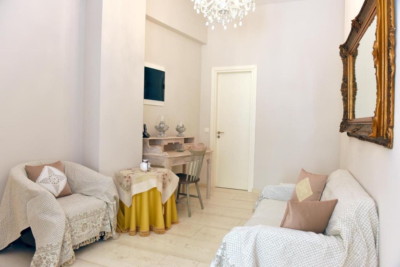 Oisyra Hotel Ermoupoli Bagian luar foto