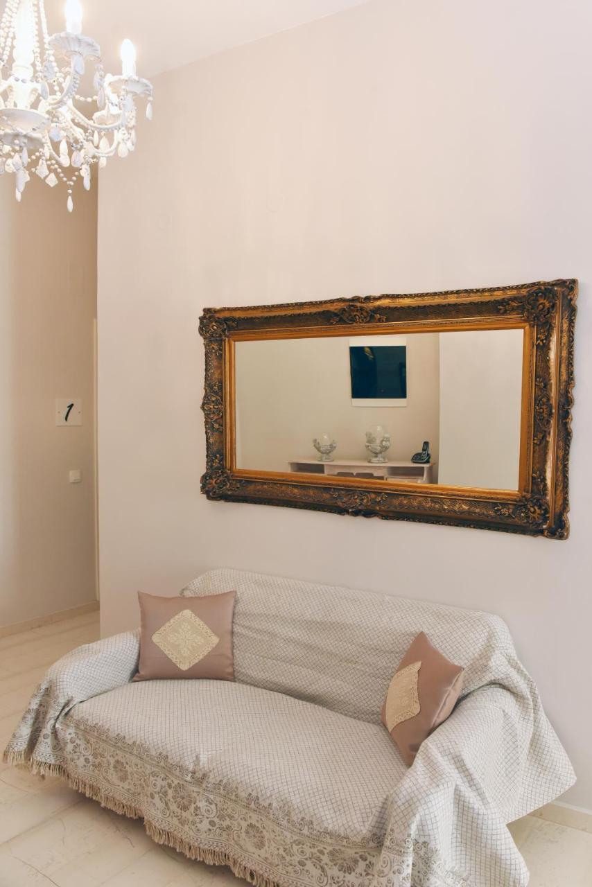 Oisyra Hotel Ermoupoli Bagian luar foto
