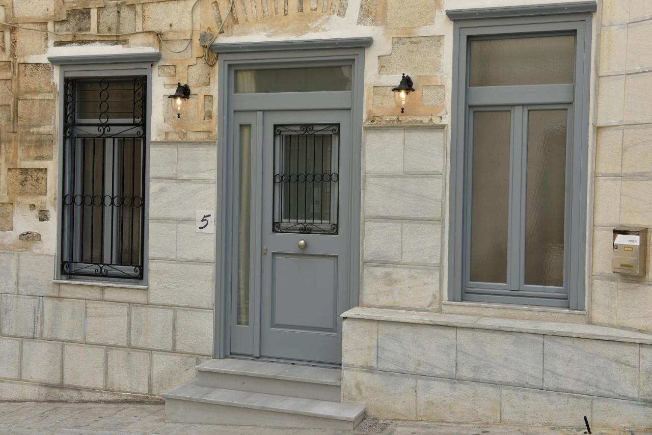 Oisyra Hotel Ermoupoli Bagian luar foto