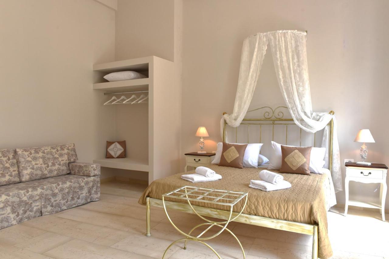 Oisyra Hotel Ermoupoli Bagian luar foto