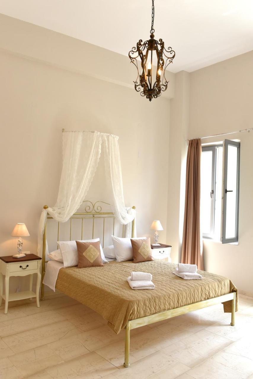 Oisyra Hotel Ermoupoli Bagian luar foto