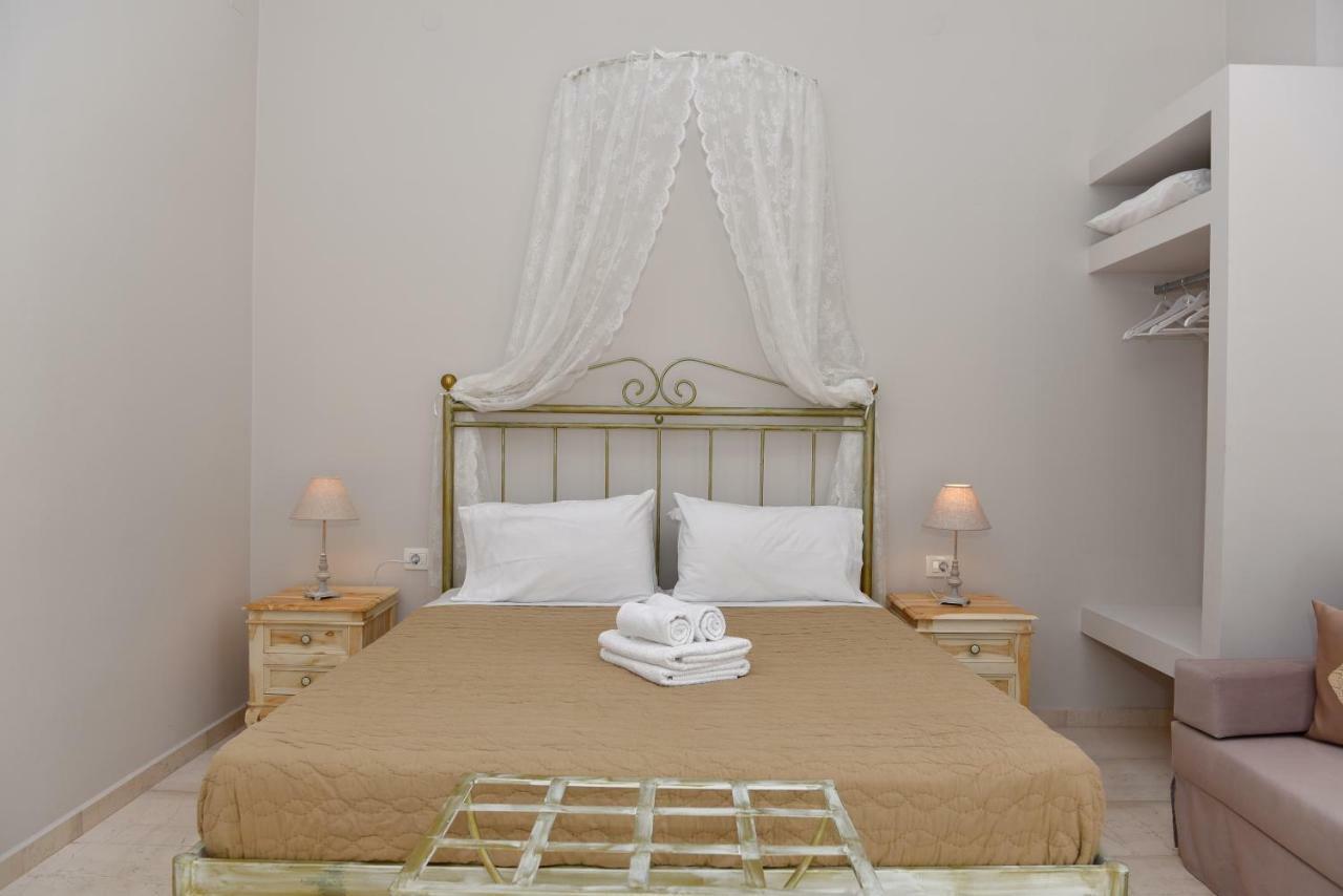 Oisyra Hotel Ermoupoli Bagian luar foto