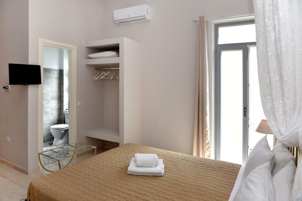 Oisyra Hotel Ermoupoli Bagian luar foto
