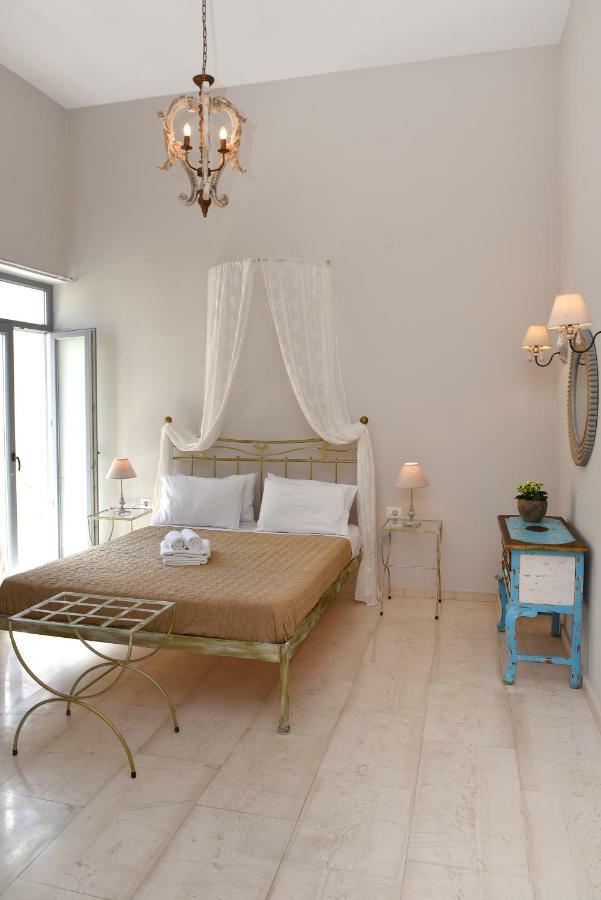 Oisyra Hotel Ermoupoli Bagian luar foto