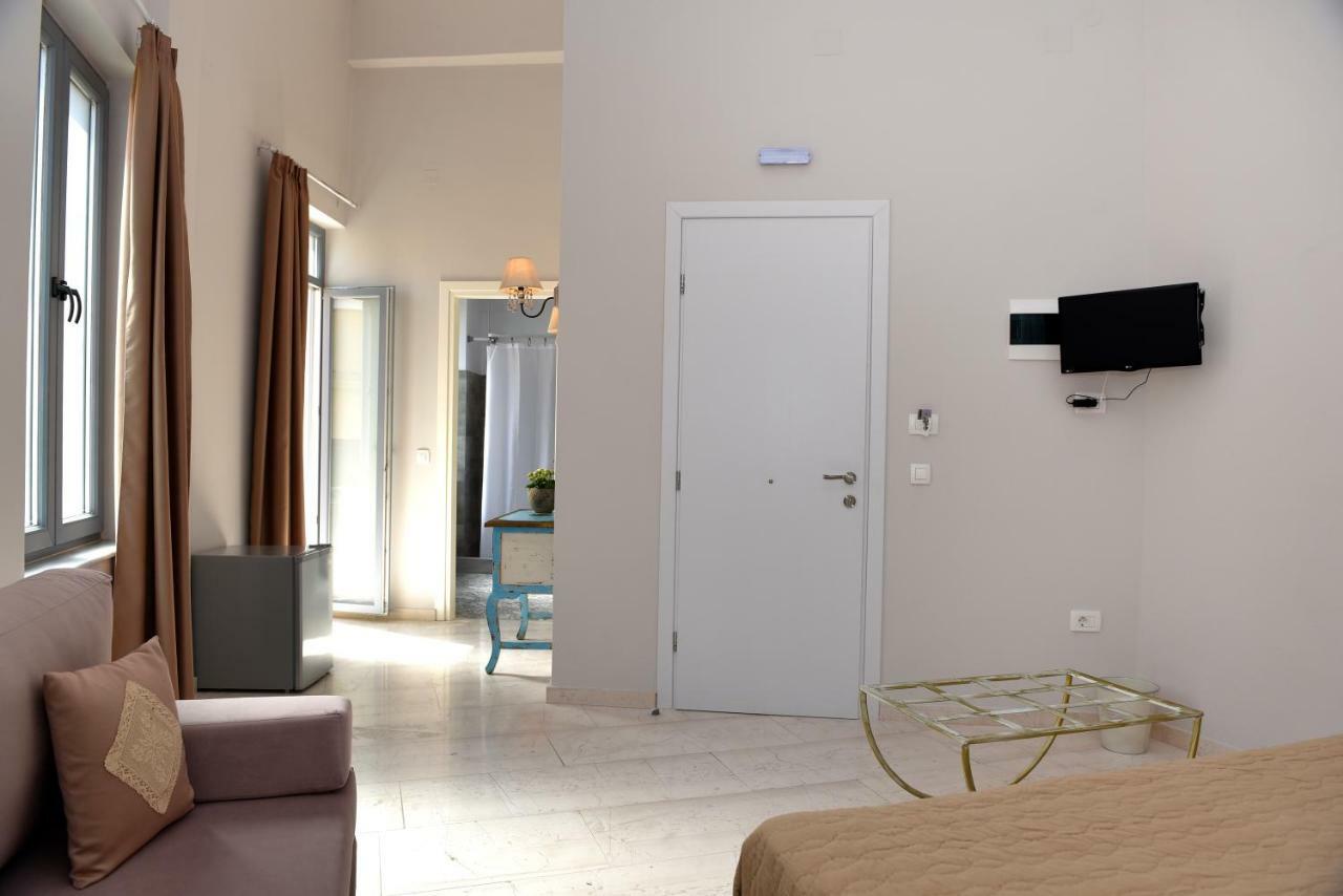 Oisyra Hotel Ermoupoli Bagian luar foto